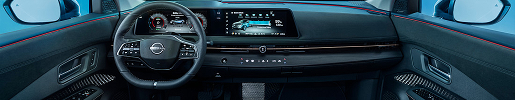 Habitacle du Nissan Ariya avec volant et double écran numérique